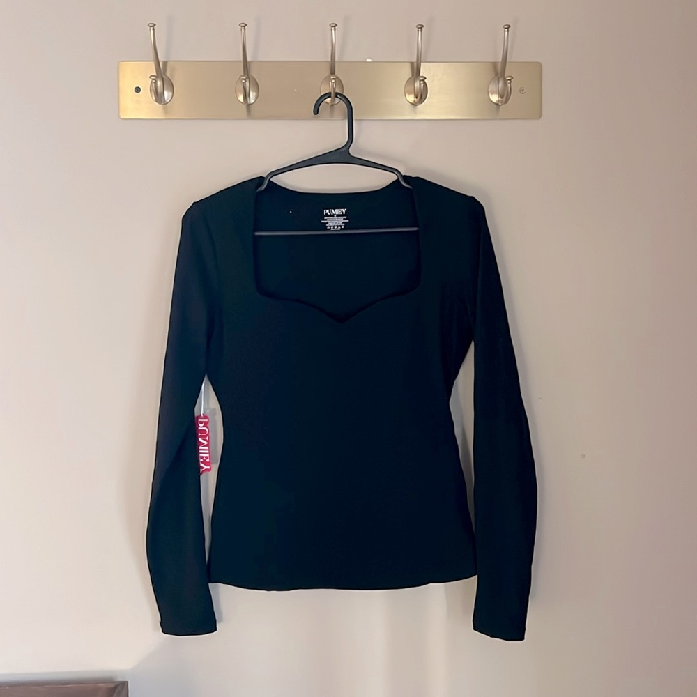 PUMIEY size medium, long sleeve black shirt